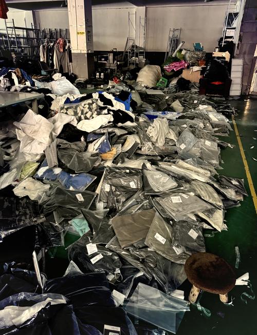 10元服裝尾貨批發 小本創業的掘金機會與零售實戰策略